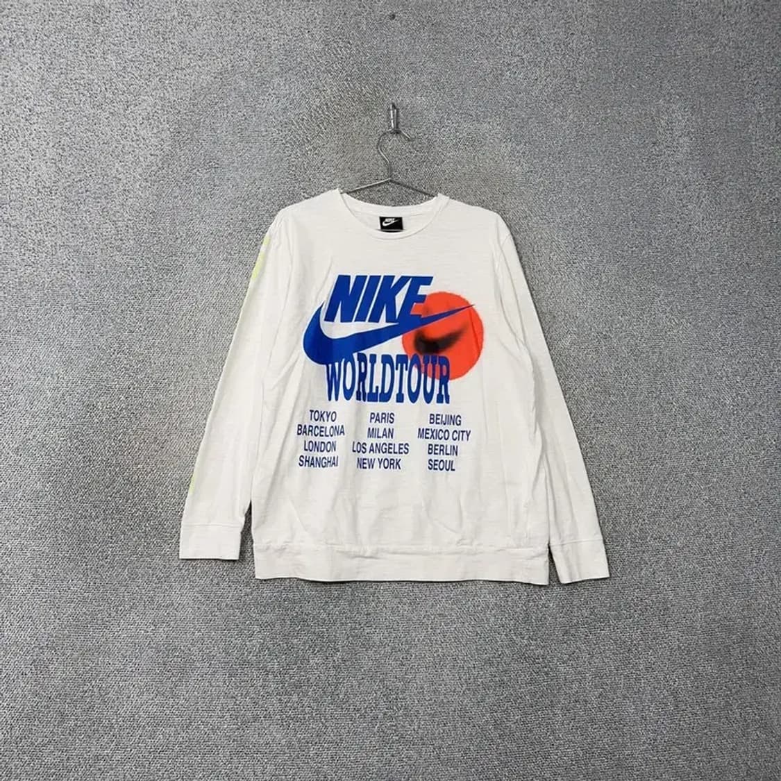 나이키 월드투어 프린팅 화이트 긴팔티 XL 상품이미지1