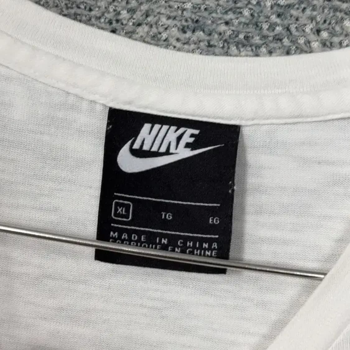 나이키 월드투어 프린팅 화이트 긴팔티 XL 상품이미지3