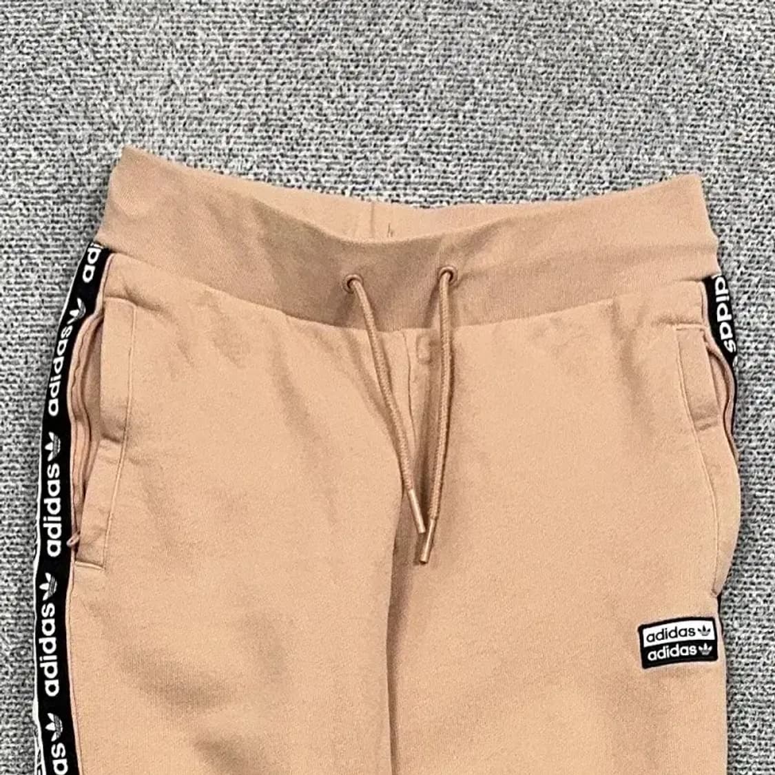 아디다스 멀티로고 여성 베이지 조거팬츠 M 상품이미지3