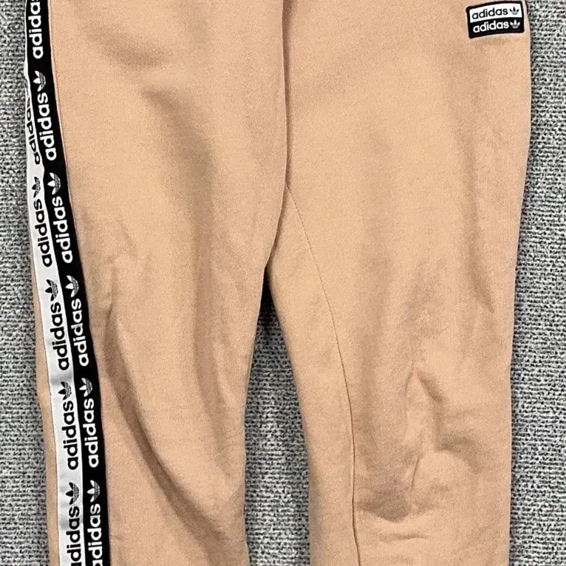 아디다스 멀티로고 여성 베이지 조거팬츠 M 상품이미지4