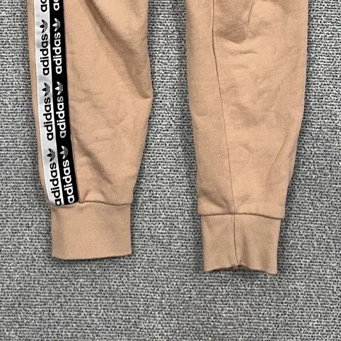 아디다스 멀티로고 여성 베이지 조거팬츠 M 상품이미지5