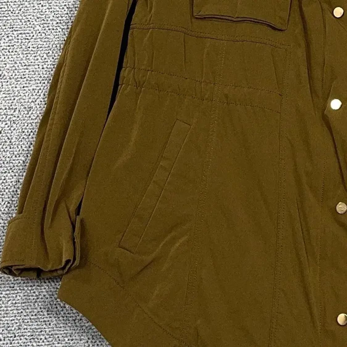 질스튜어트 패치 로고 내피 카키 오버핏 자켓 S 상품이미지3