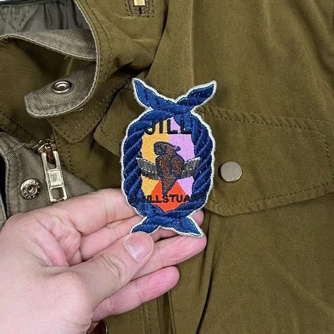 질스튜어트 패치 로고 내피 카키 오버핏 자켓 S 상품이미지4