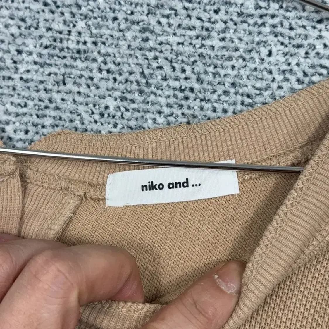 니코앤드 여성 빈티지 절개 베이지 코튼 긴팔 FREE 상품이미지3