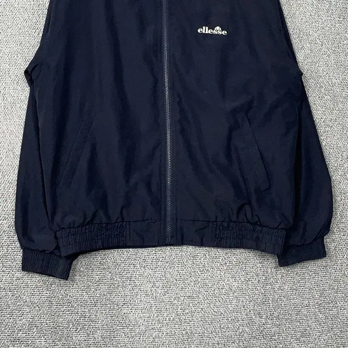 엘레쎄 네이비 로고 오버핏 바람막이 95 상품이미지4