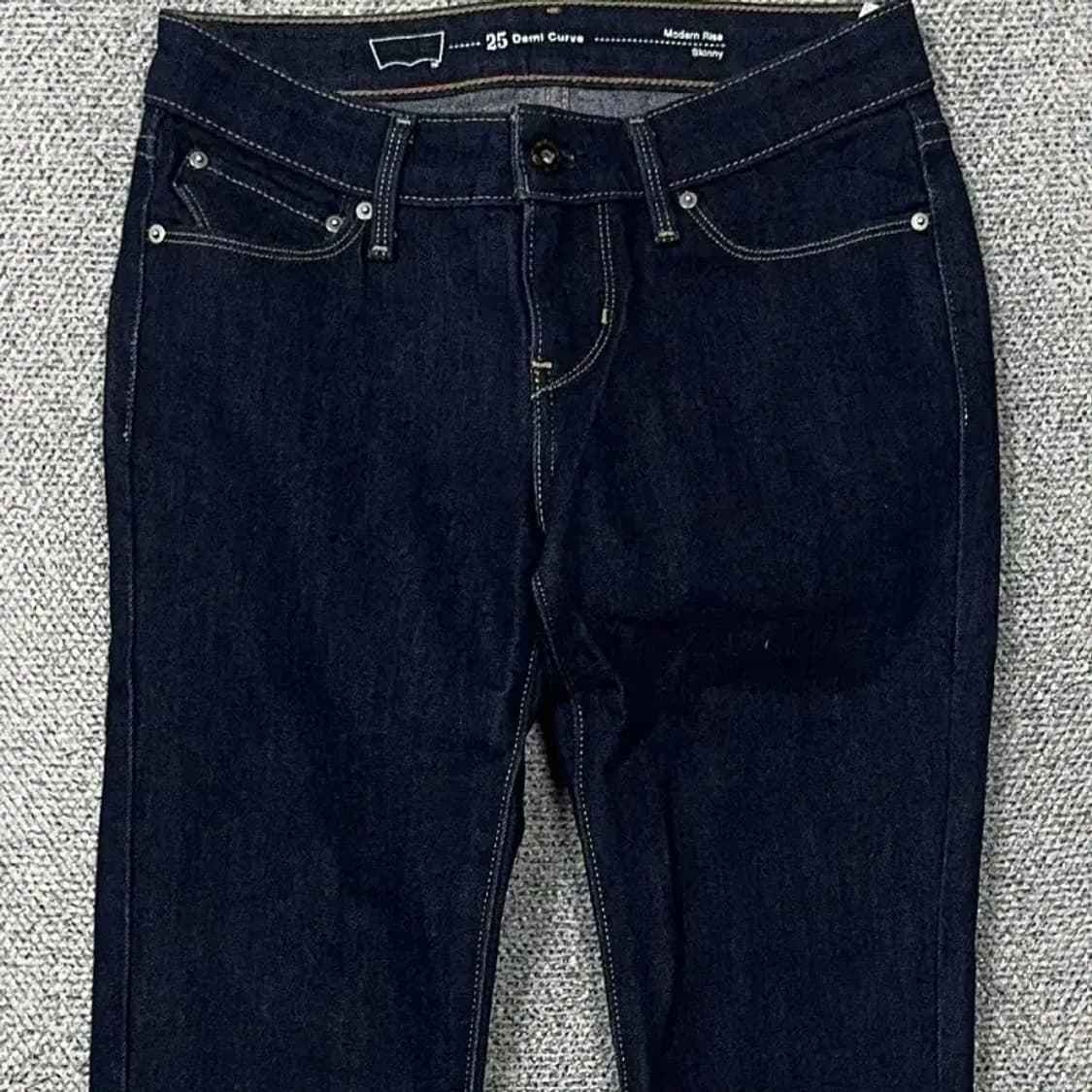 리바이스 여성 캐주얼 진청 스키니진 25 상품이미지3