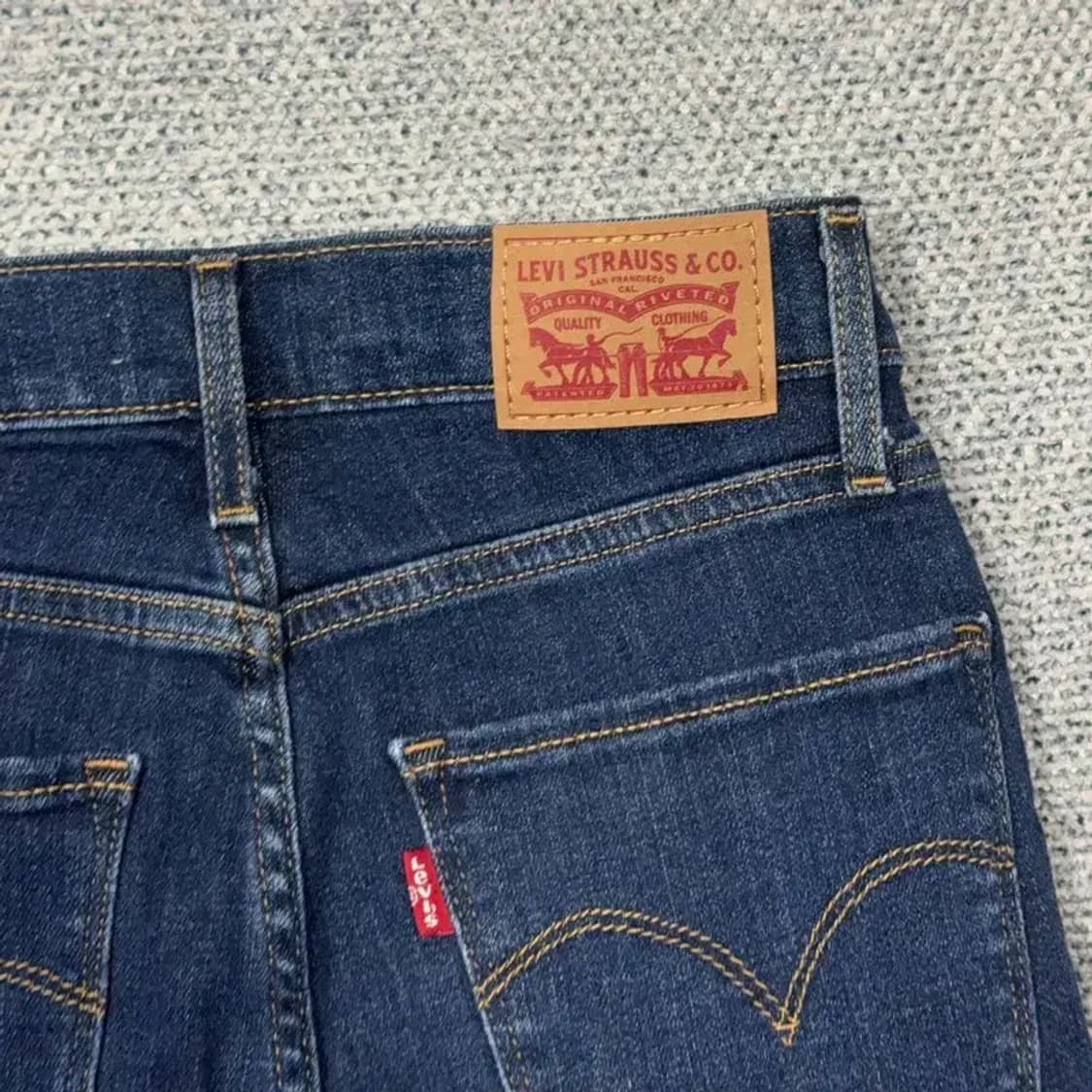 리바이스 724 하이라이즈 일자핏 여성 데님팬츠 24 상품이미지5