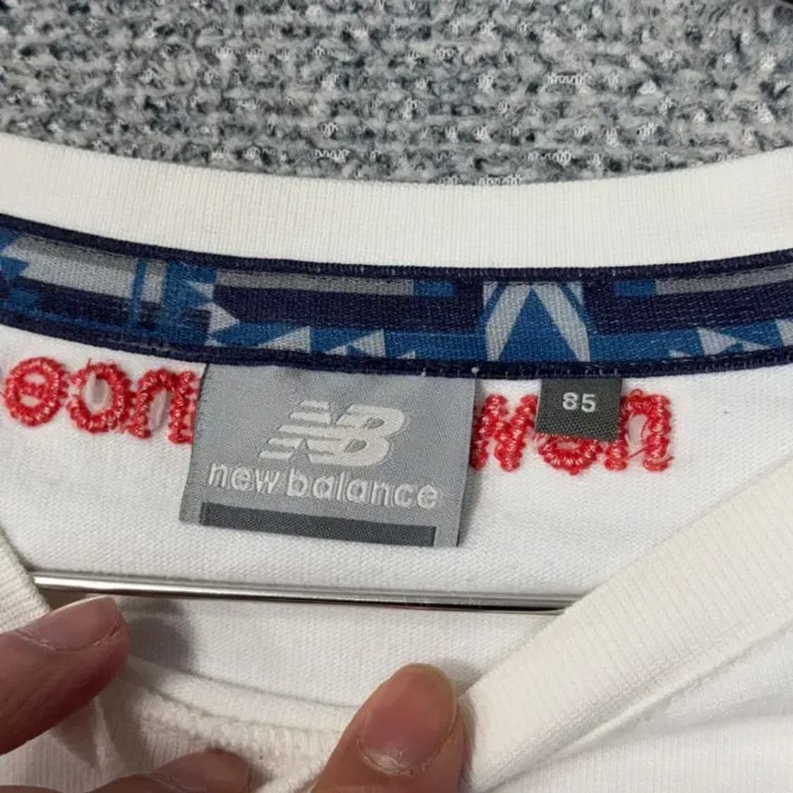 뉴발란스 로고 여성 화이트 맨투맨 85 상품이미지3