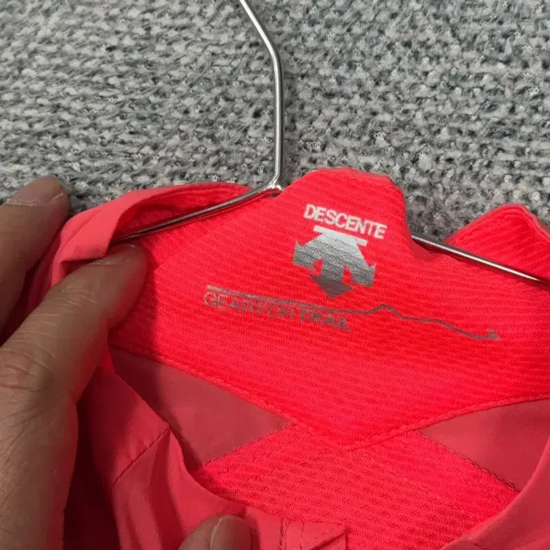 데상트 로고 코랄 기능성 바람막이 90 상품이미지3