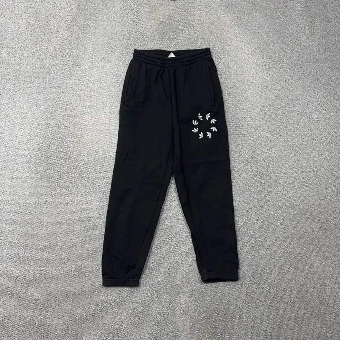 아디다스 불꽃 멀티 로고 밴딩 조거팬츠 M 상품이미지1