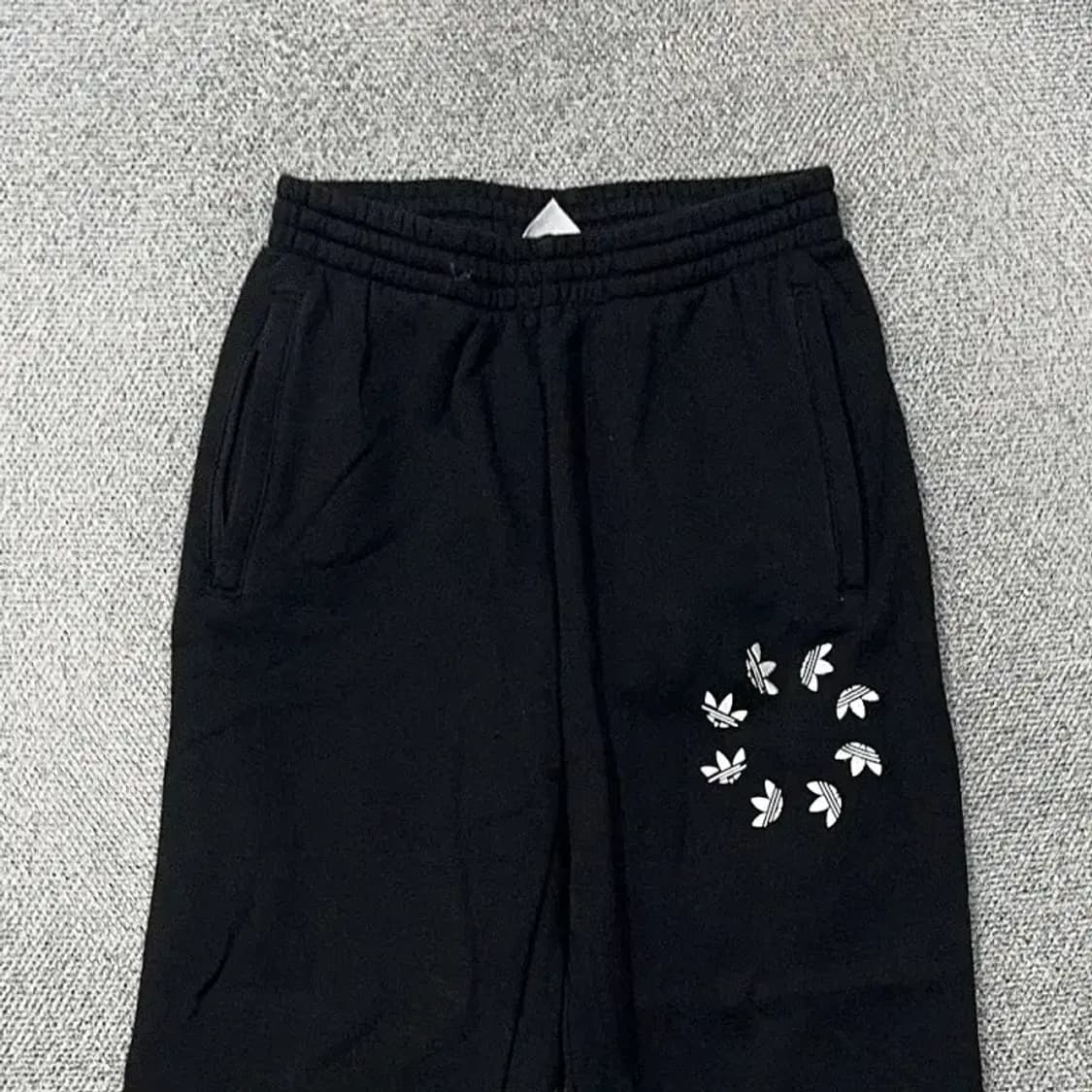 아디다스 불꽃 멀티 로고 밴딩 조거팬츠 M 상품이미지3