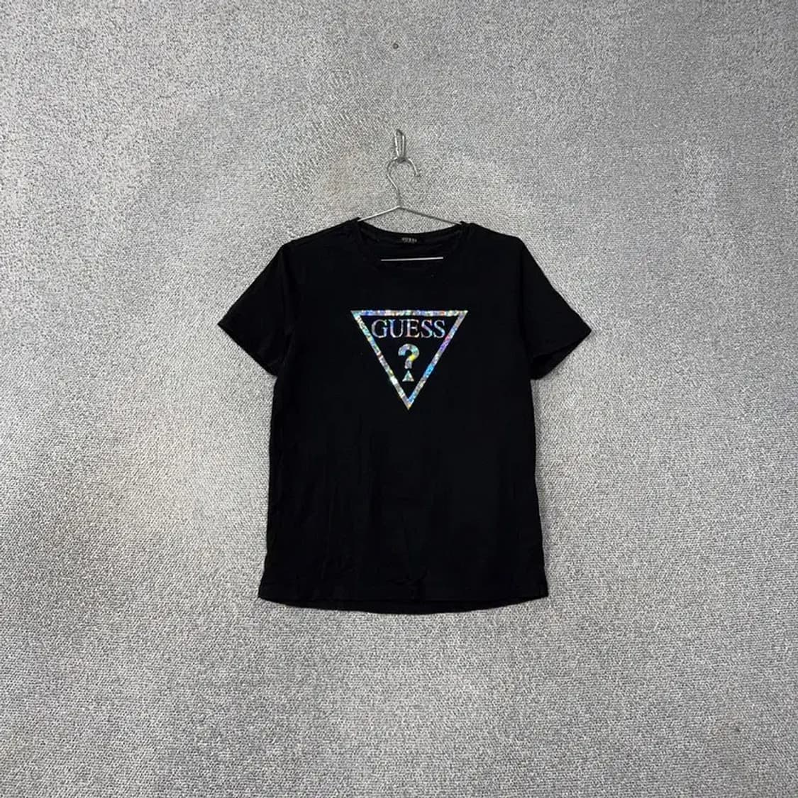 게스 삼각 프린팅 로고 블랙 여성 반팔티 M 상품이미지1