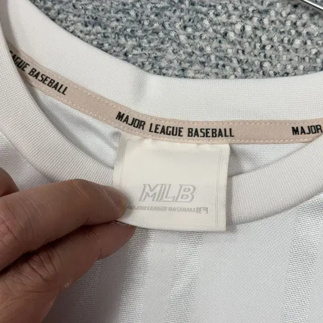 MLB 뉴욕양키즈 로고 화이트 기능성 오버핏 반팔티 100 상품이미지3