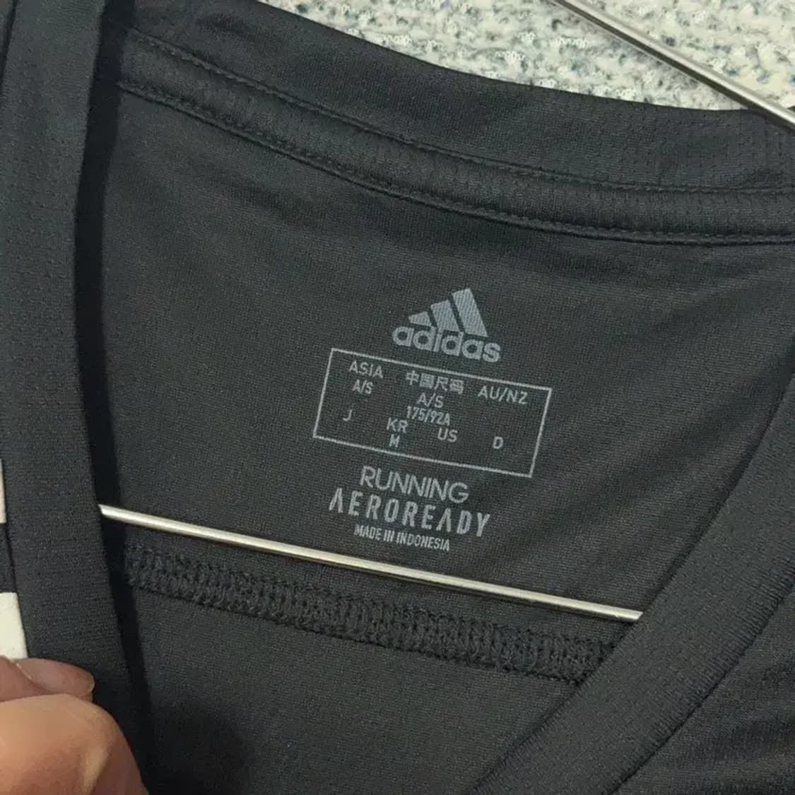 아디다스 블랙 로고 남성 운동 반팔티 M 상품이미지3