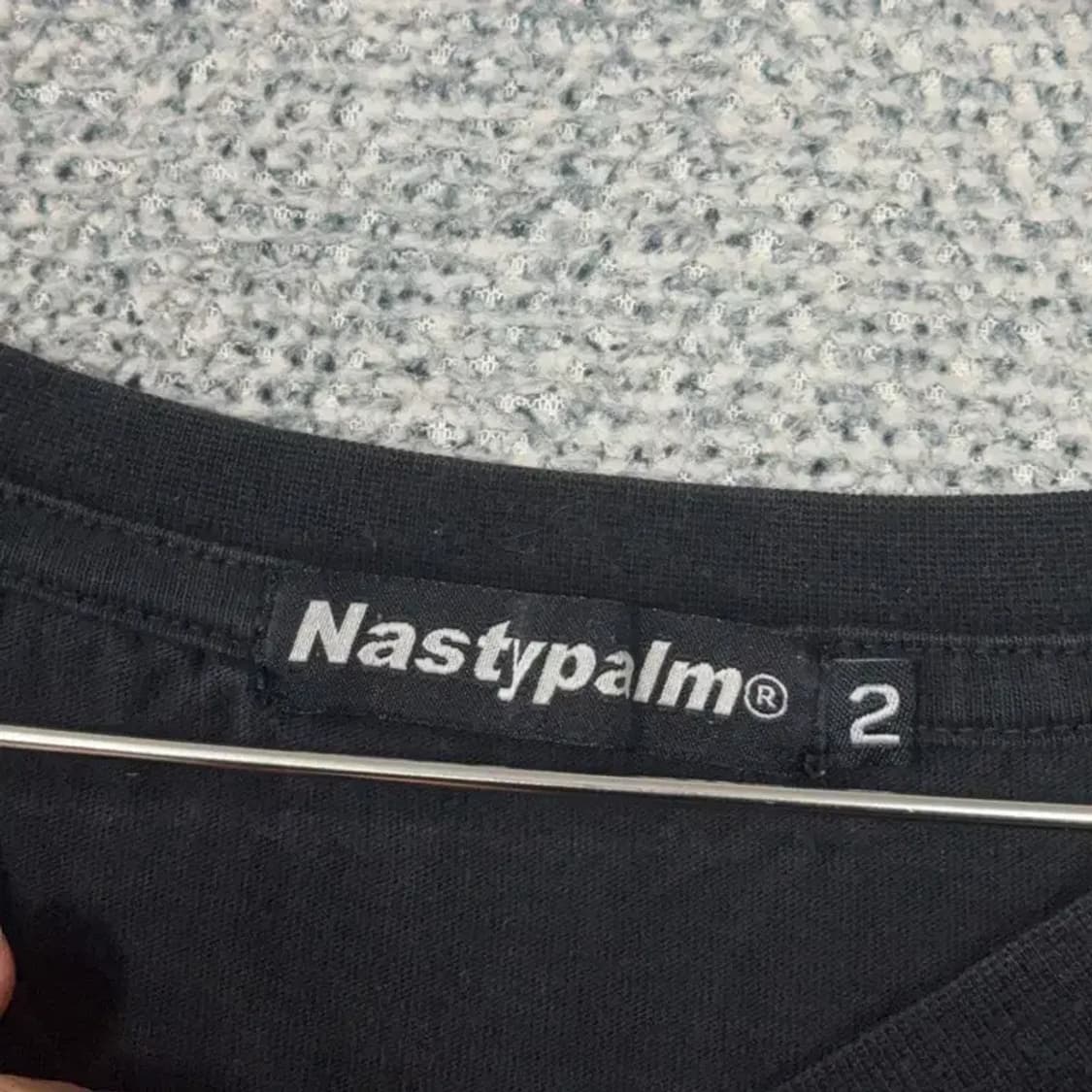 내스티팜 백프린팅 오버핏 블랙 반팔티 2 상품이미지3