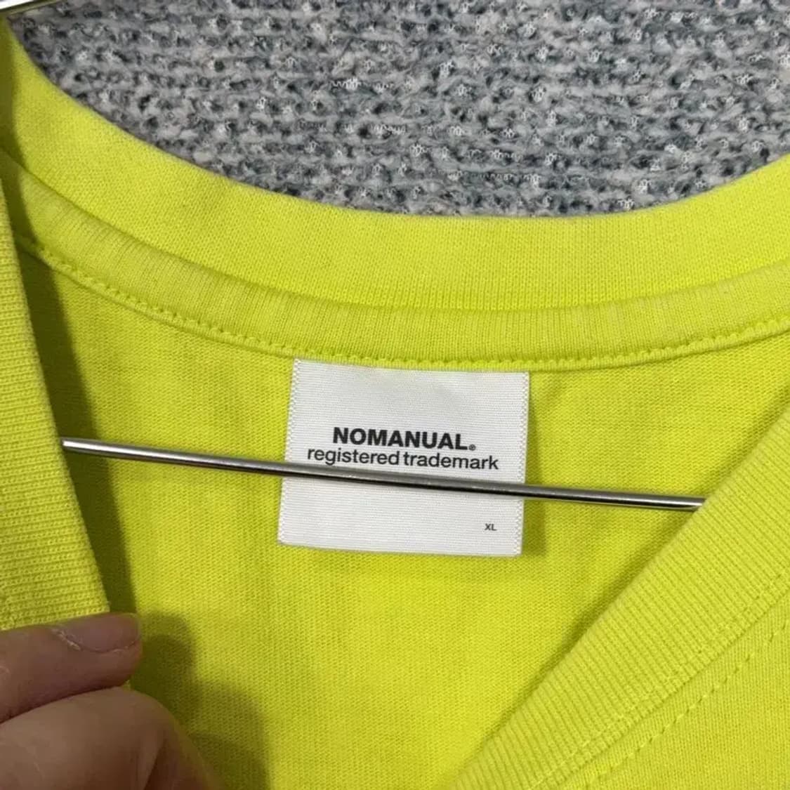 노매뉴얼 백 로고 옐로우 반팔 티 XL 상품이미지5