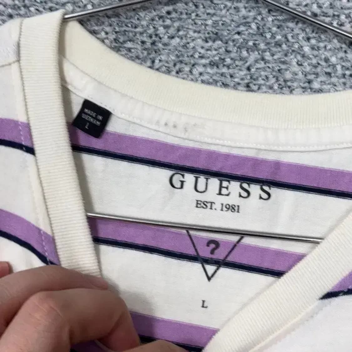 게스 로고 스트라이프 퍼플 반팔 티 L 상품이미지3