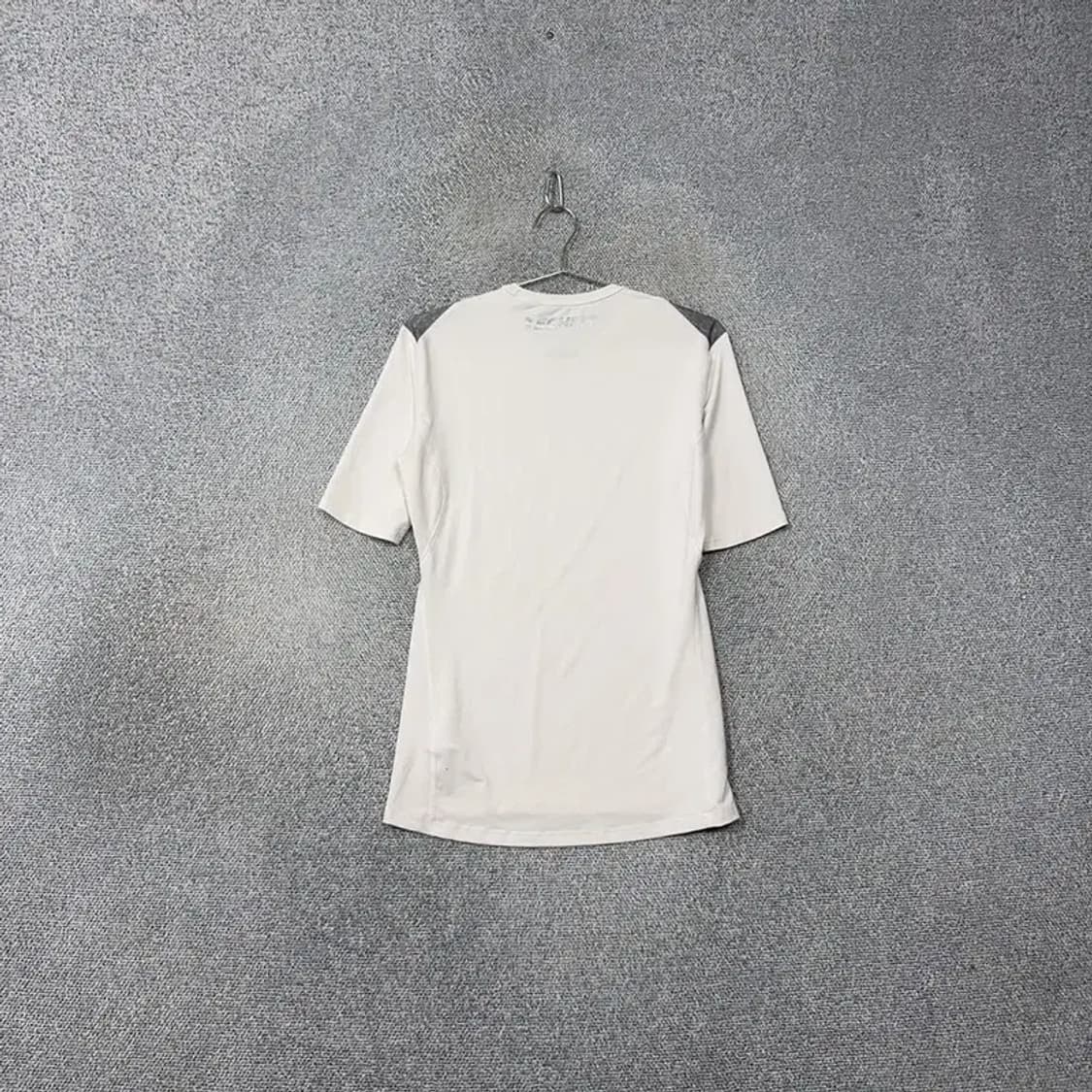 아디다스 테크핏 화이트 기능성 반팔 티 L 상품이미지2