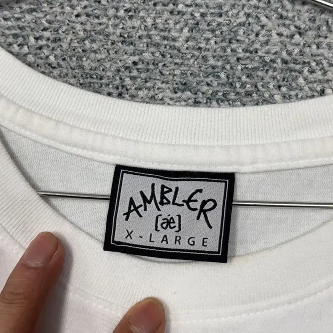 앰블러 로고 프린팅 화이트 코튼 반팔티 XL 상품이미지5