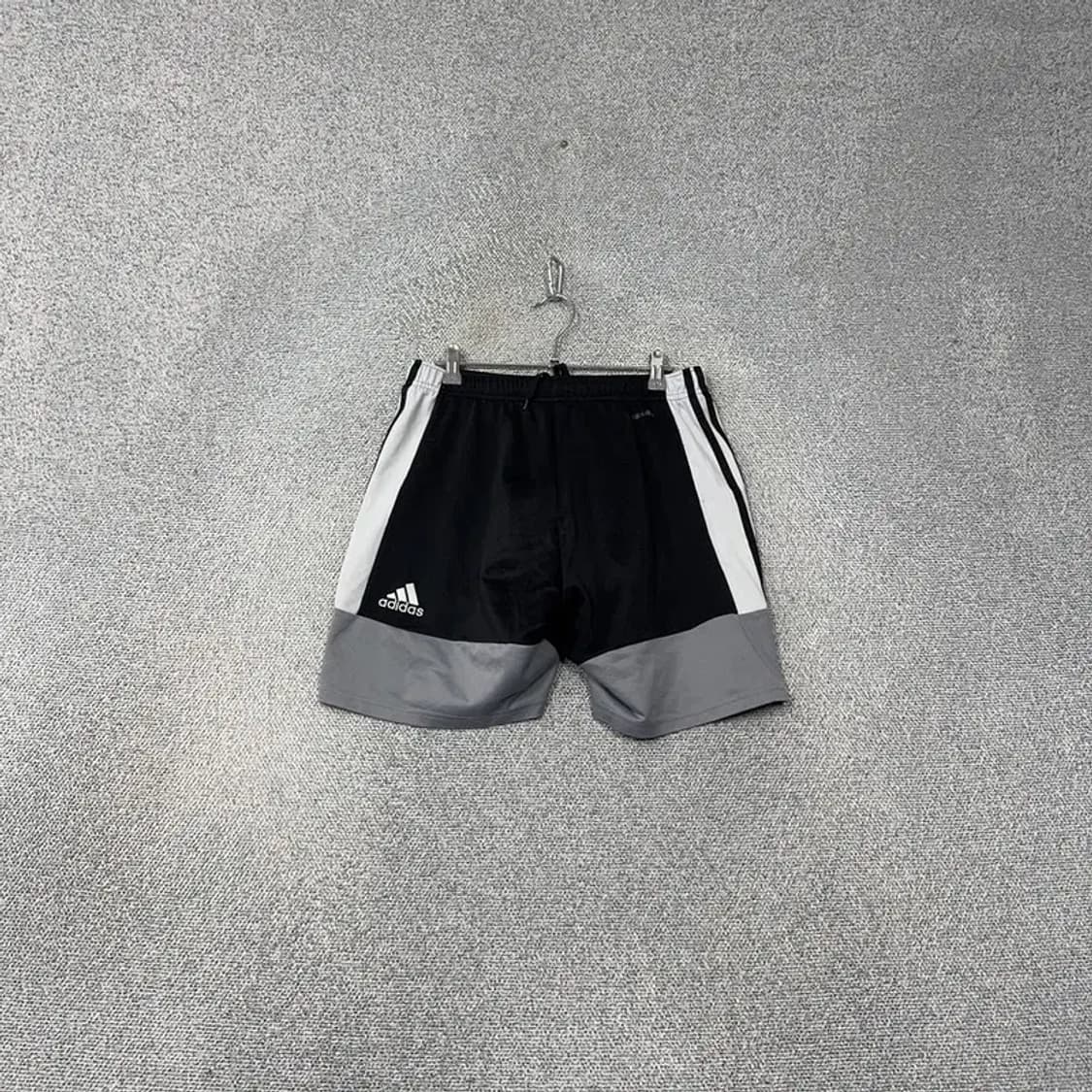 아디다스 로고 남성 운동 기능성 반바지 105 상품이미지1