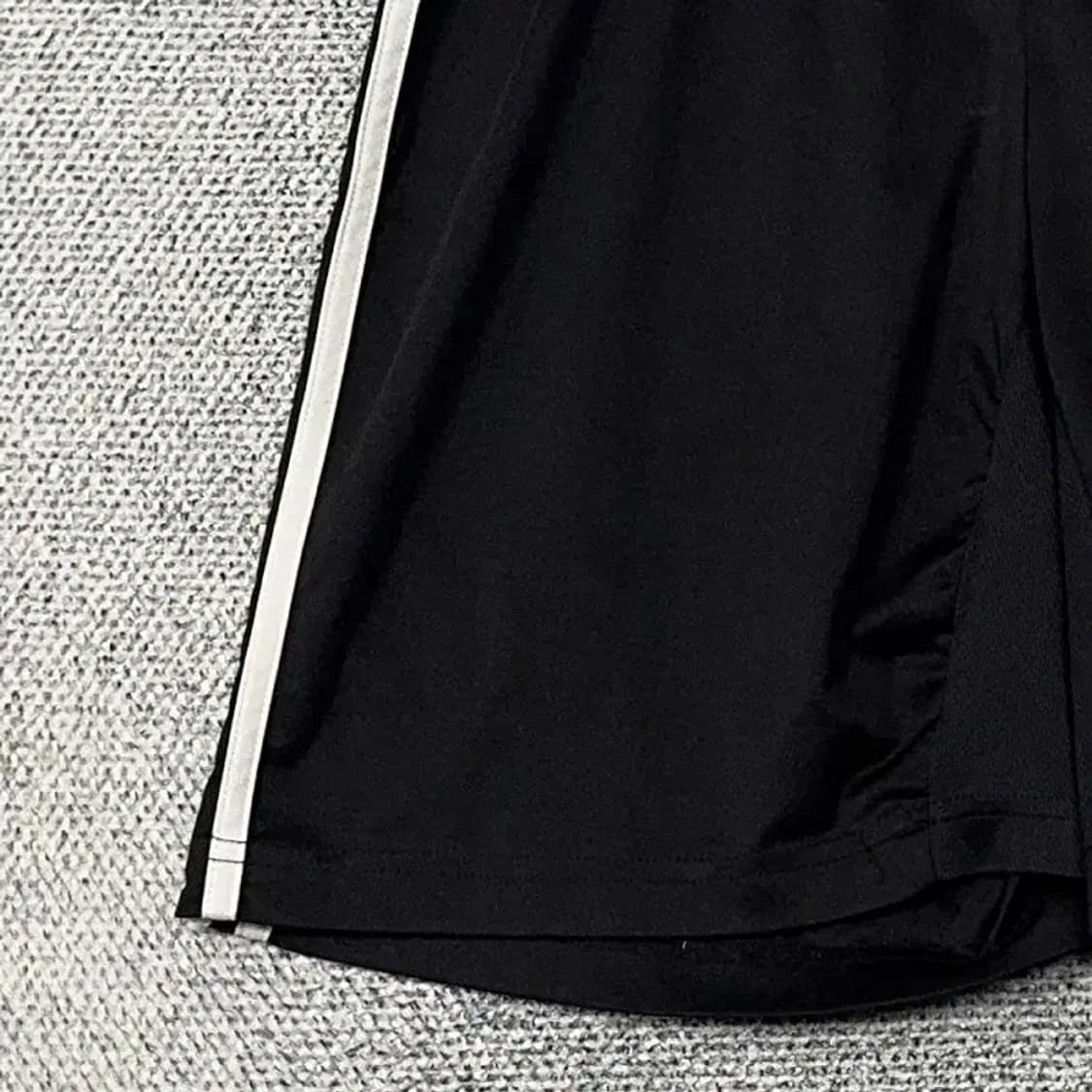 아디다스 블랙 로고 삼선 기능성 반바지 M 상품이미지3