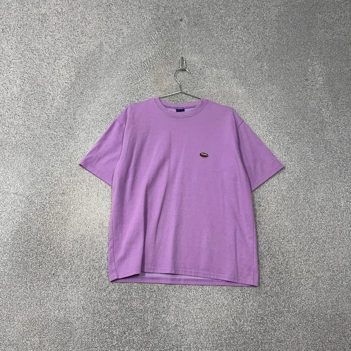 무아무아 로고 라이트 퍼플 반팔 티 F 상품이미지1