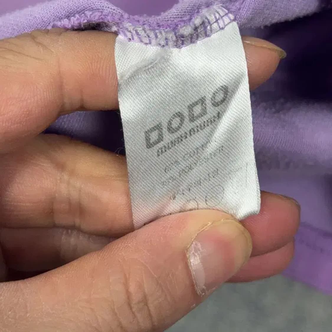 무아무아 로고 라이트 퍼플 반팔 티 F 상품이미지4