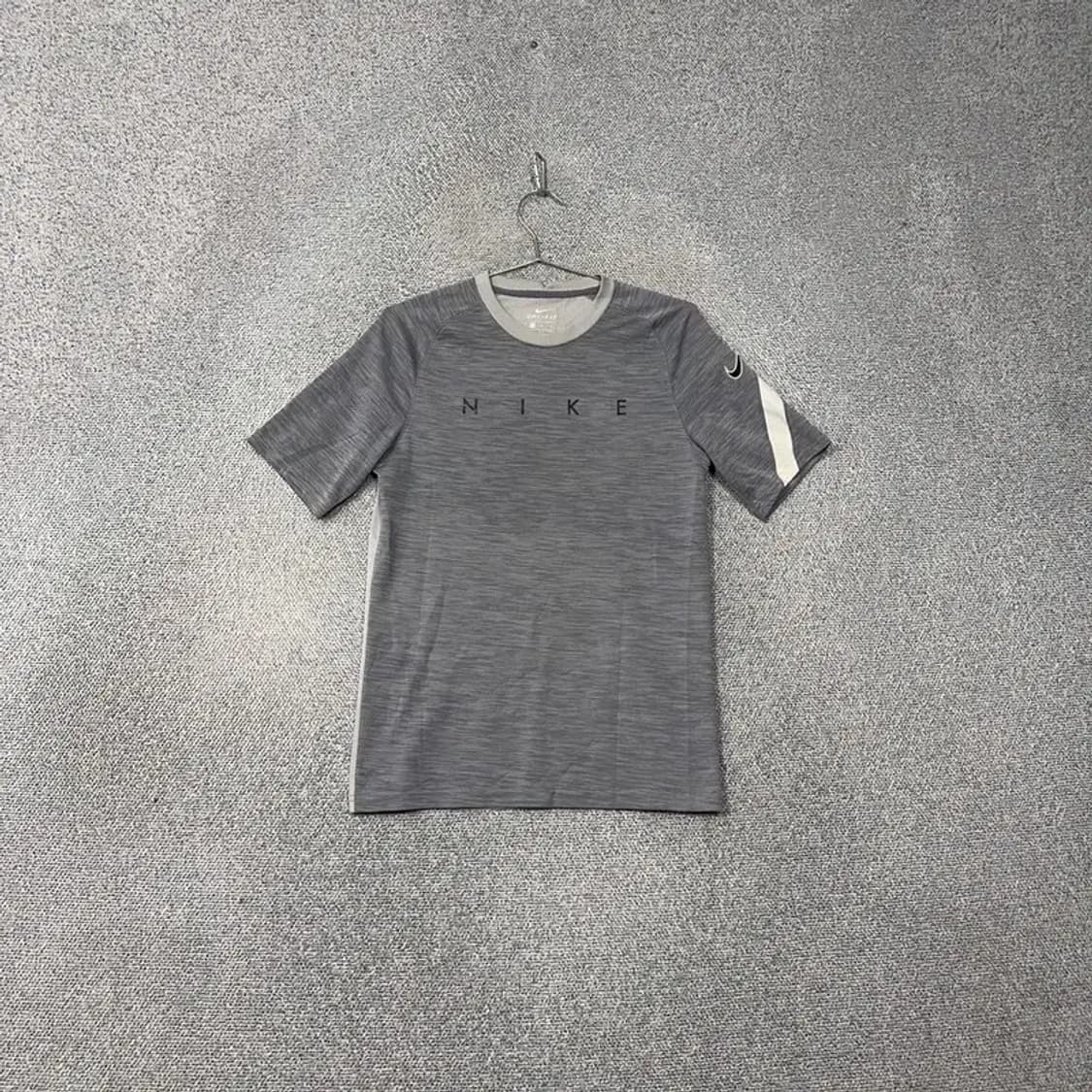 나이키 그레이 스펠 로고 남성 기능성 운동 반팔티 M 상품이미지1