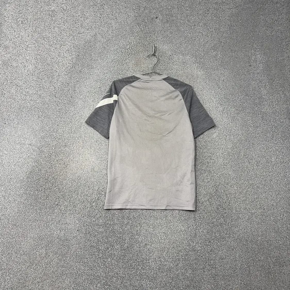 나이키 그레이 스펠 로고 남성 기능성 운동 반팔티 M 상품이미지2