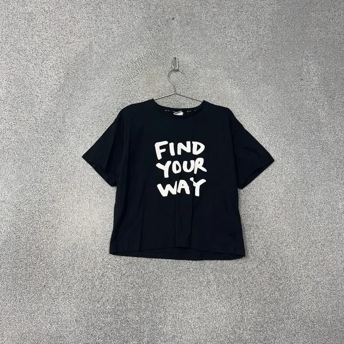 푸마 프린팅 스펠 로고 블랙 반팔 티 S 상품이미지1