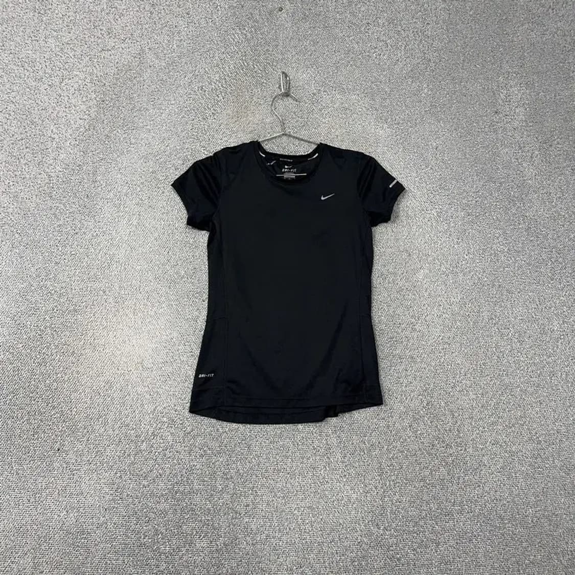 나이키 드라이핏 로고 여성 운동 기능성 블랙 반팔 티 M 상품이미지1