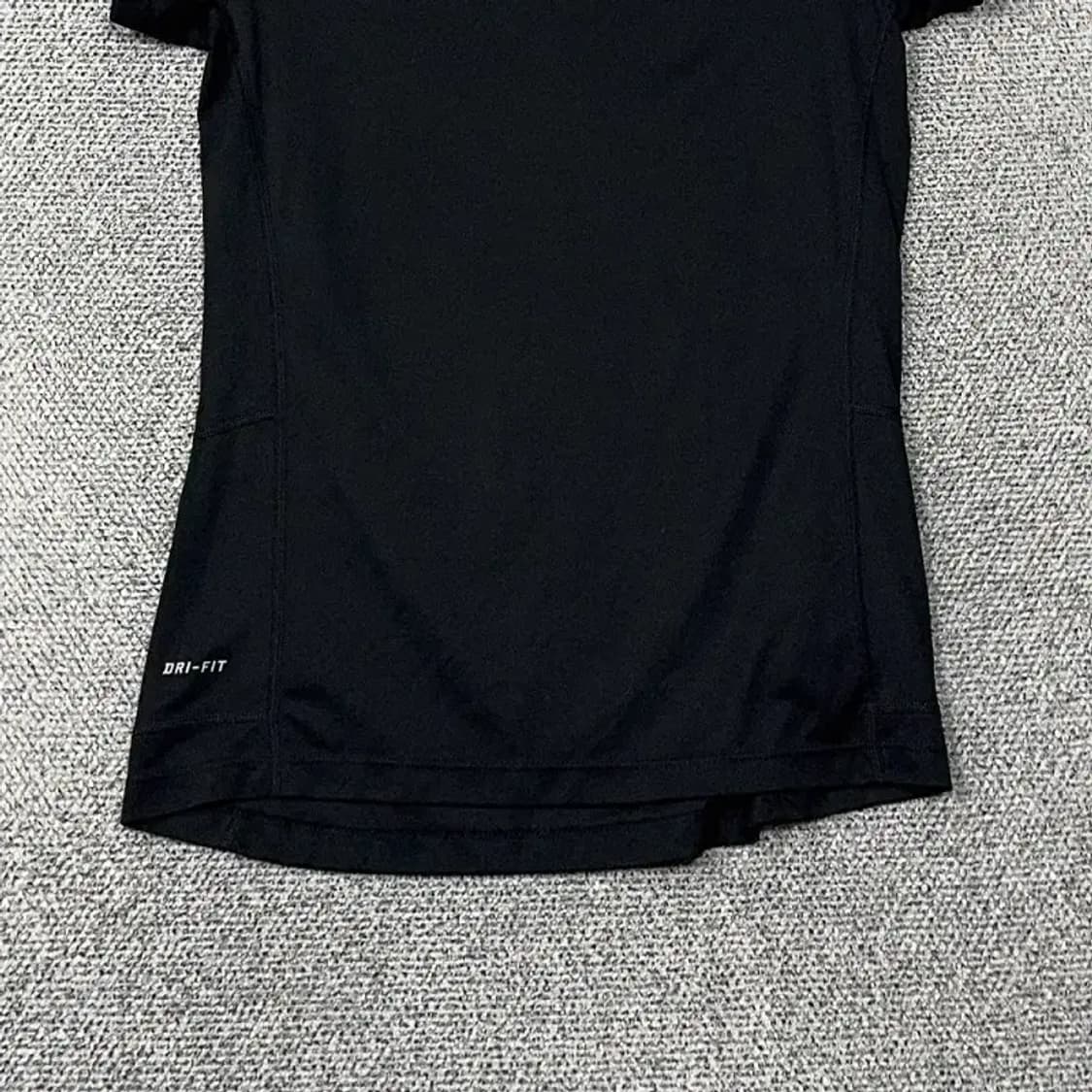 나이키 드라이핏 로고 여성 운동 기능성 블랙 반팔 티 M 상품이미지4