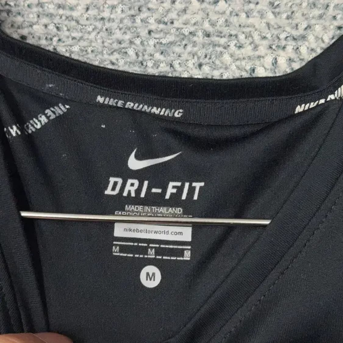 나이키 드라이핏 로고 여성 운동 기능성 블랙 반팔 티 M 상품이미지5