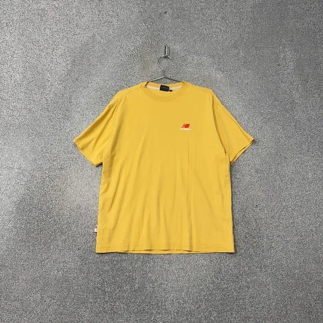 뉴발란스 옐로우 로고 오버핏 캐주얼 반팔 티 L 상품이미지1