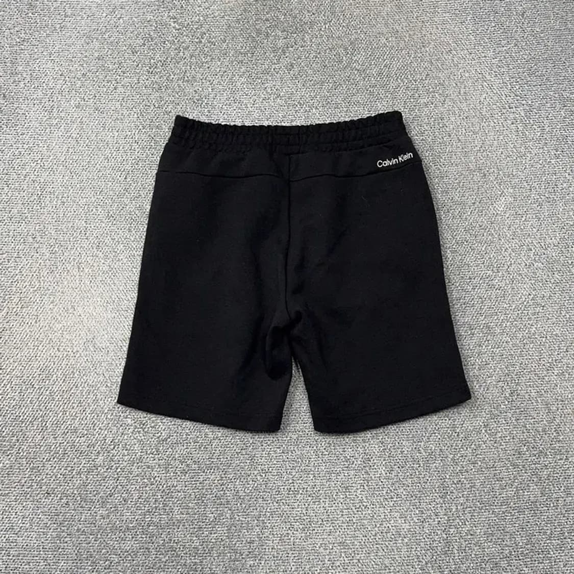 캘빈클라인 블랙 로고 밴딩 반바지 S/P 상품이미지2