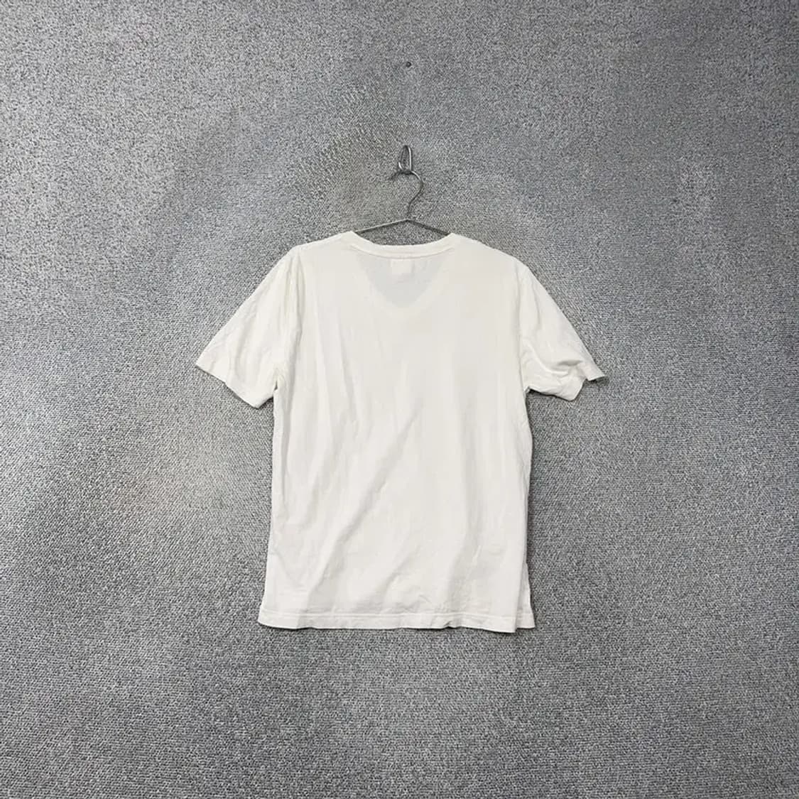 라코스테 화이트 심플 로고 브이넥 코튼 반팔티 105 상품이미지2
