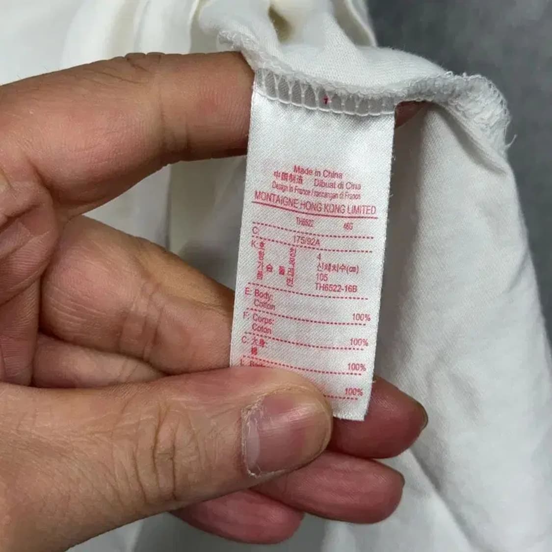 라코스테 화이트 심플 로고 브이넥 코튼 반팔티 105 상품이미지4