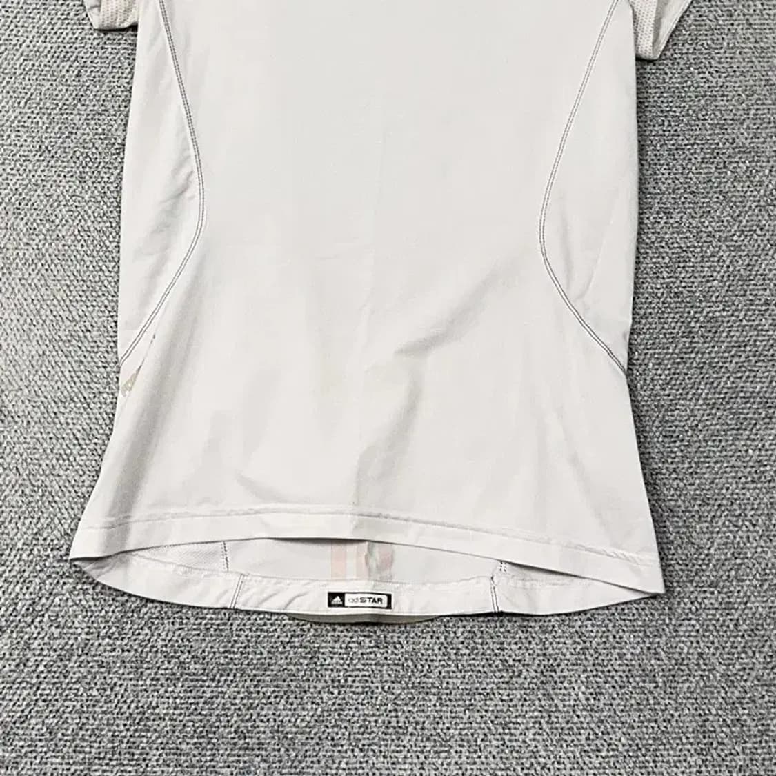 아디다스 화이트 로고 여성 운동 기능성 반팔티 85 상품이미지4