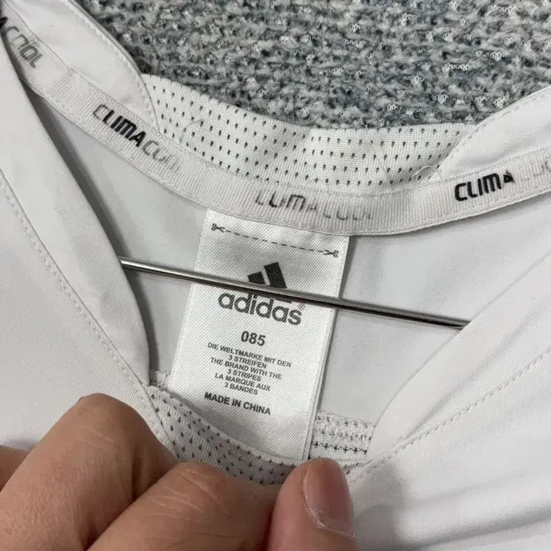 아디다스 화이트 로고 여성 운동 기능성 반팔티 85 상품이미지5