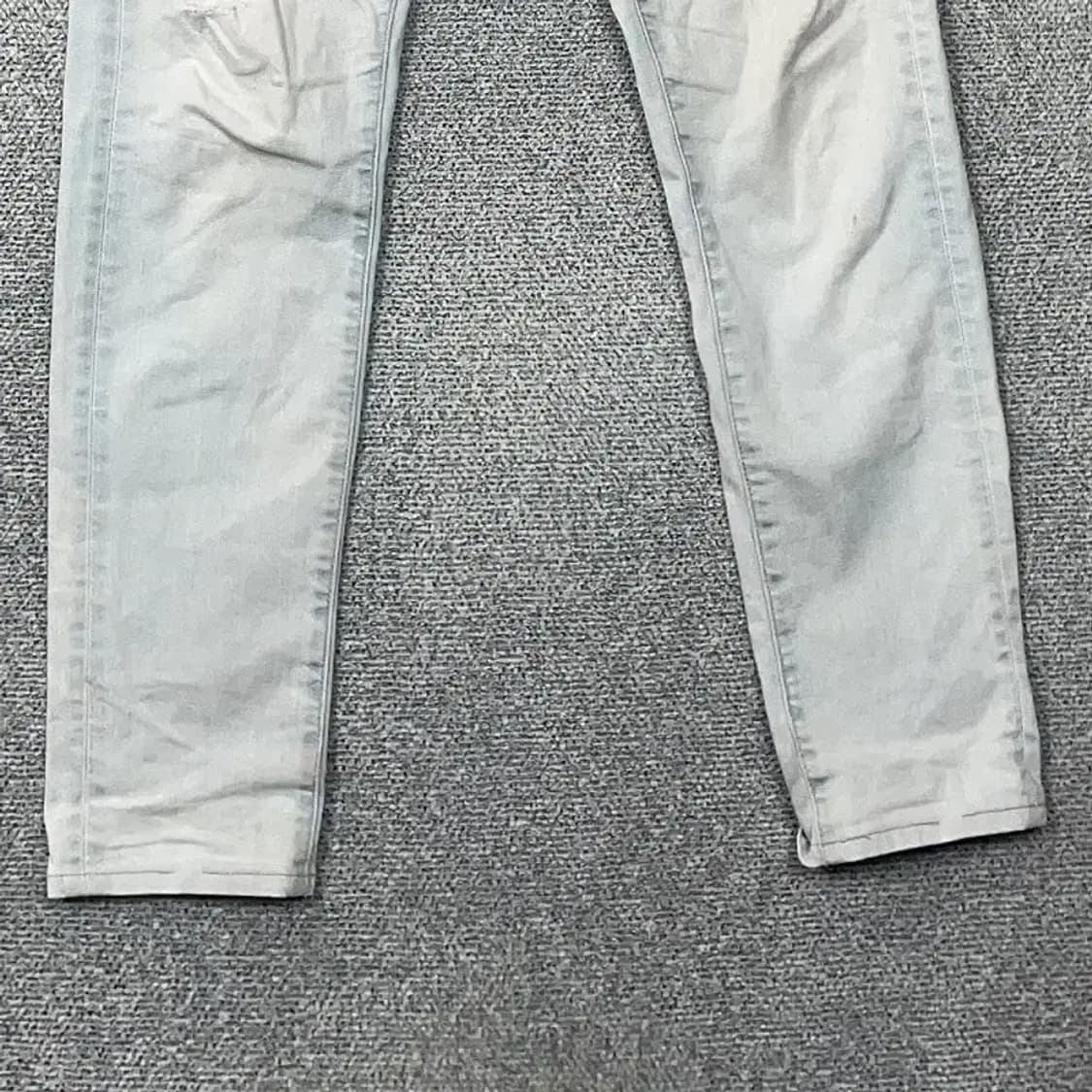 유니클로 남성 캐주얼 연청바지 31 상품이미지4