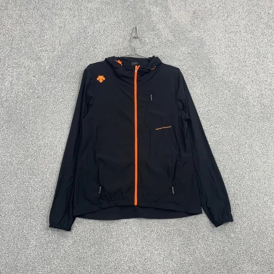 데상트 로고 남성 기능성 바람막이 M 상품이미지1