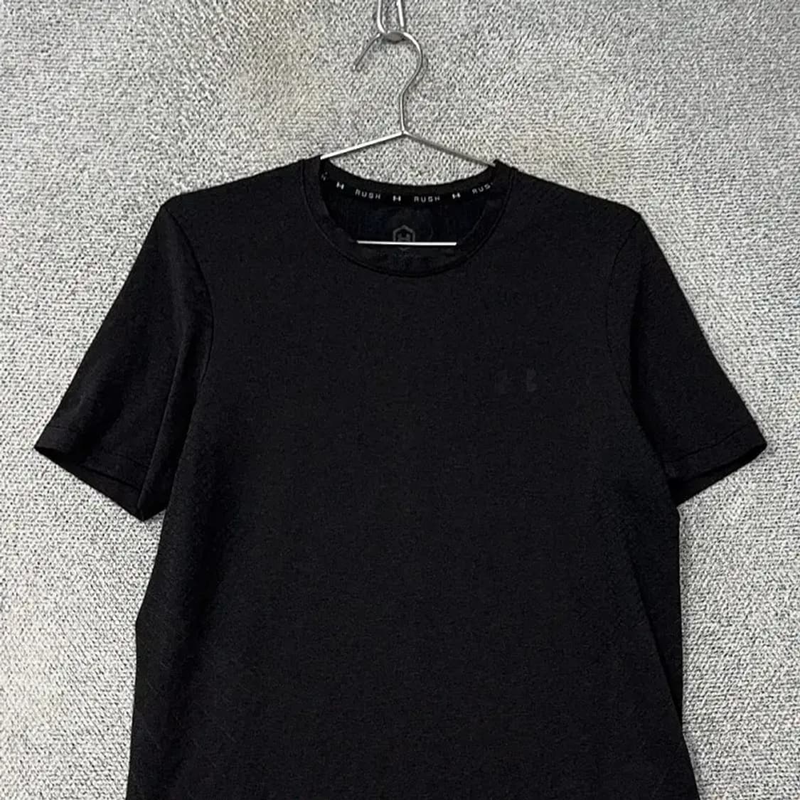 언더아머 블랙 남성 운동 기능성 반팔티 L 상품이미지3