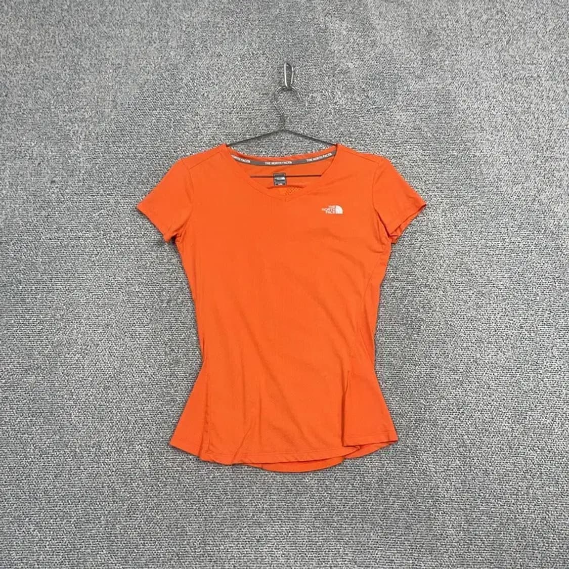 노스페이스 오렌지 로고 여성 운동 기능성 반팔 티 S/85 상품이미지1