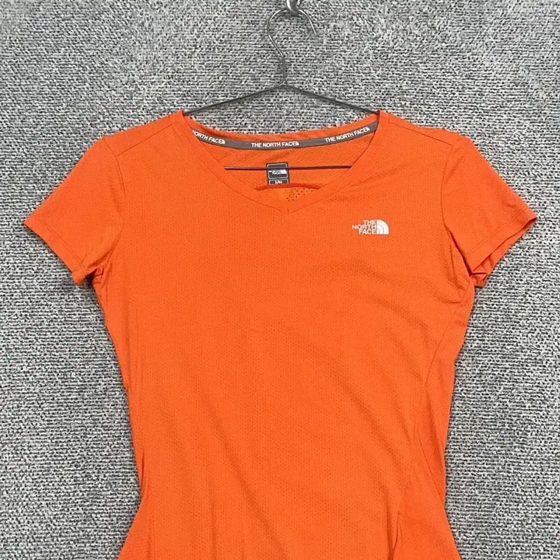 노스페이스 오렌지 로고 여성 운동 기능성 반팔 티 S/85 상품이미지3