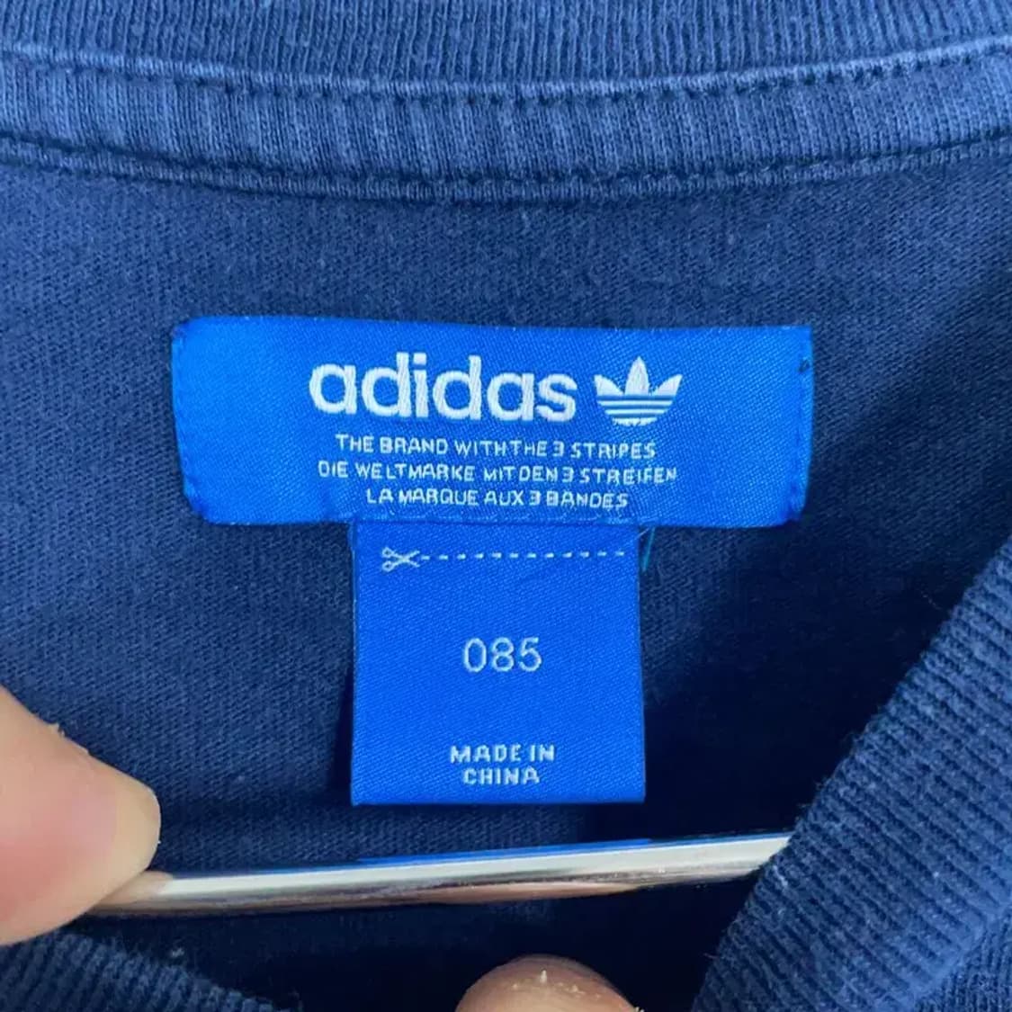 아디다스 불꽃 로고 빈티지 프린팅 네이비 반팔티 85 상품이미지4