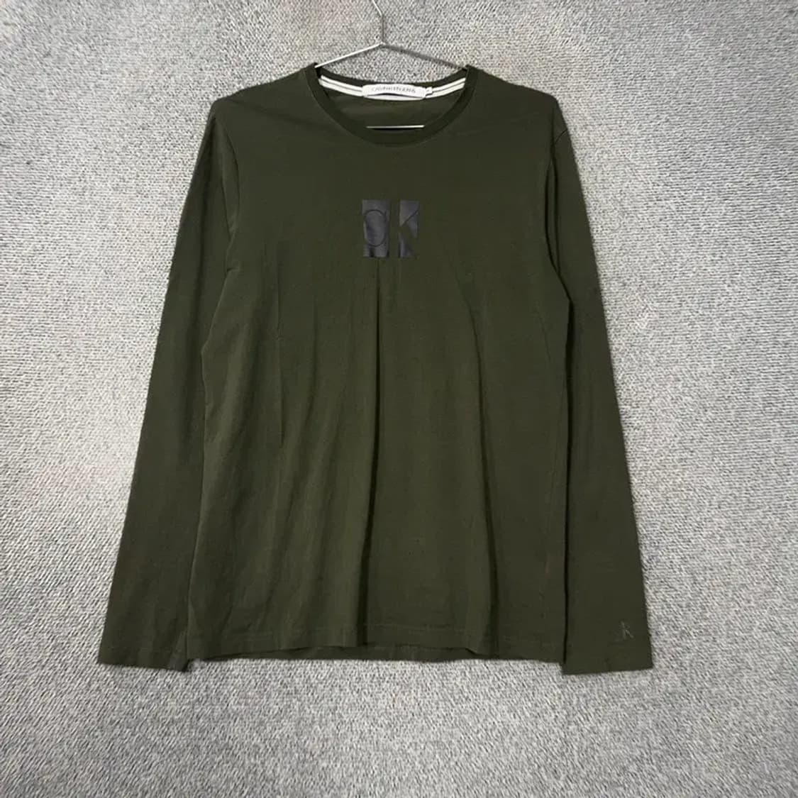 캘빈클라인 카키 로고 남성 슬리브 긴팔티 M 상품이미지1