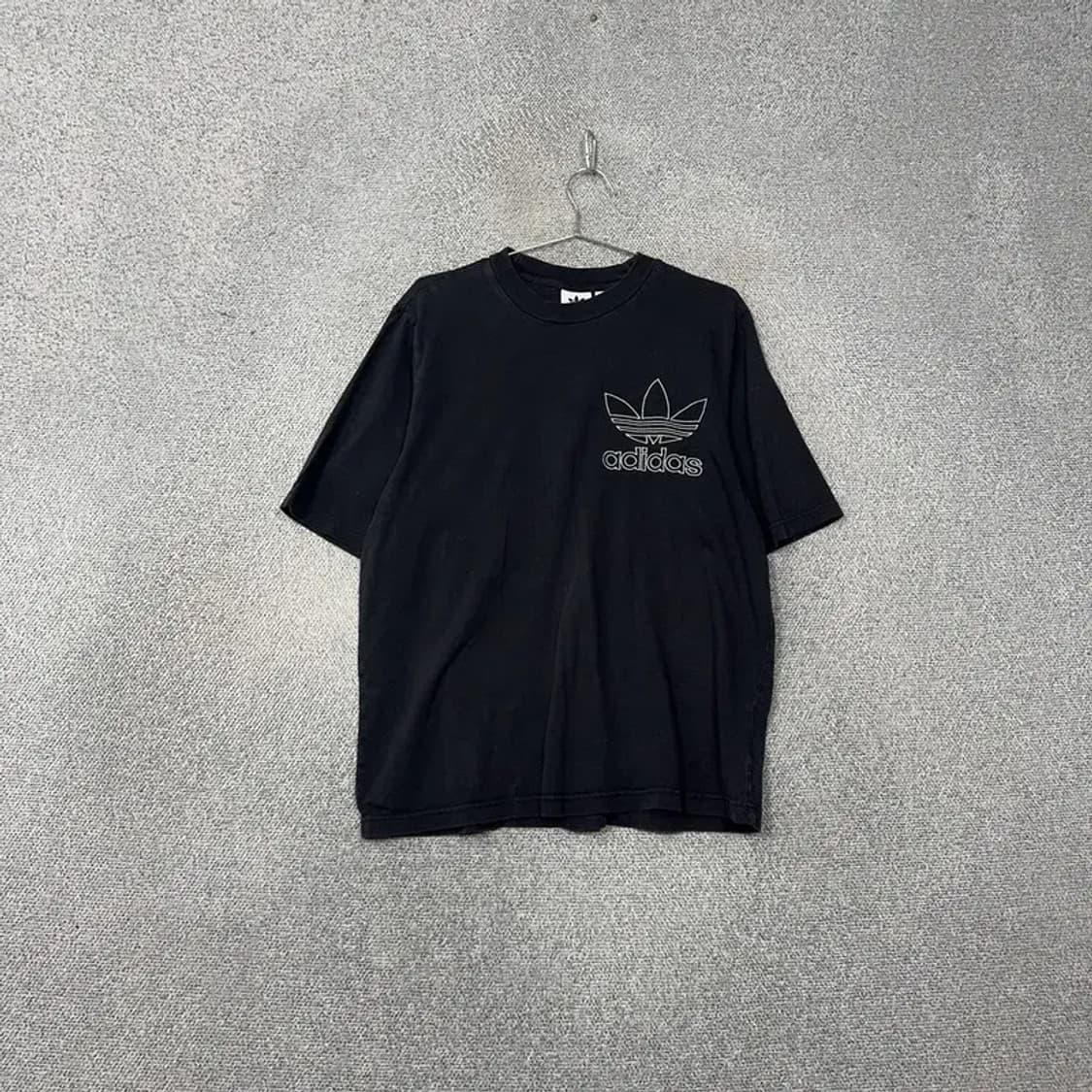 아디다스 불꽃 로고 프린팅 블랙 반팔티 XL 상품이미지1
