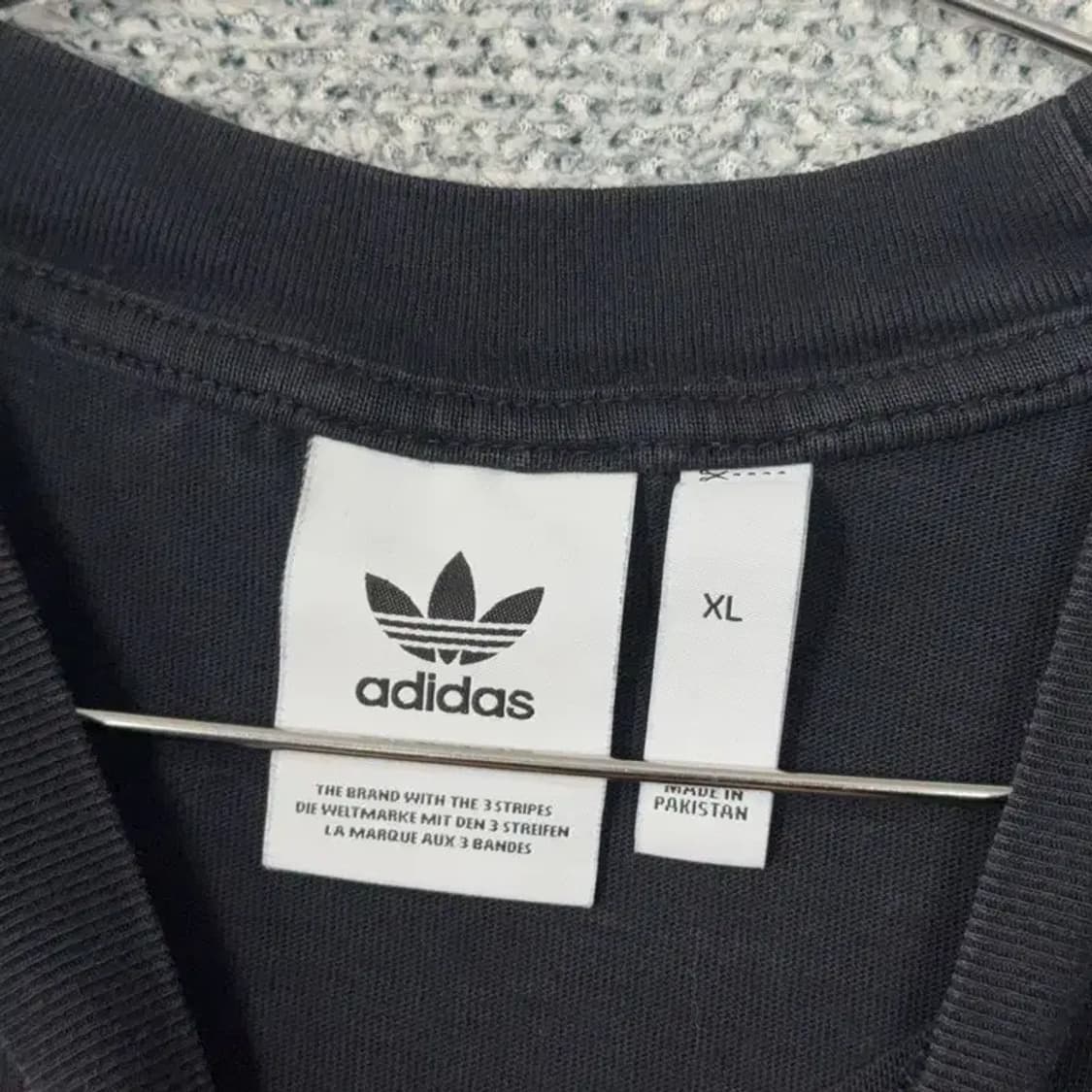 아디다스 불꽃 로고 프린팅 블랙 반팔티 XL 상품이미지3