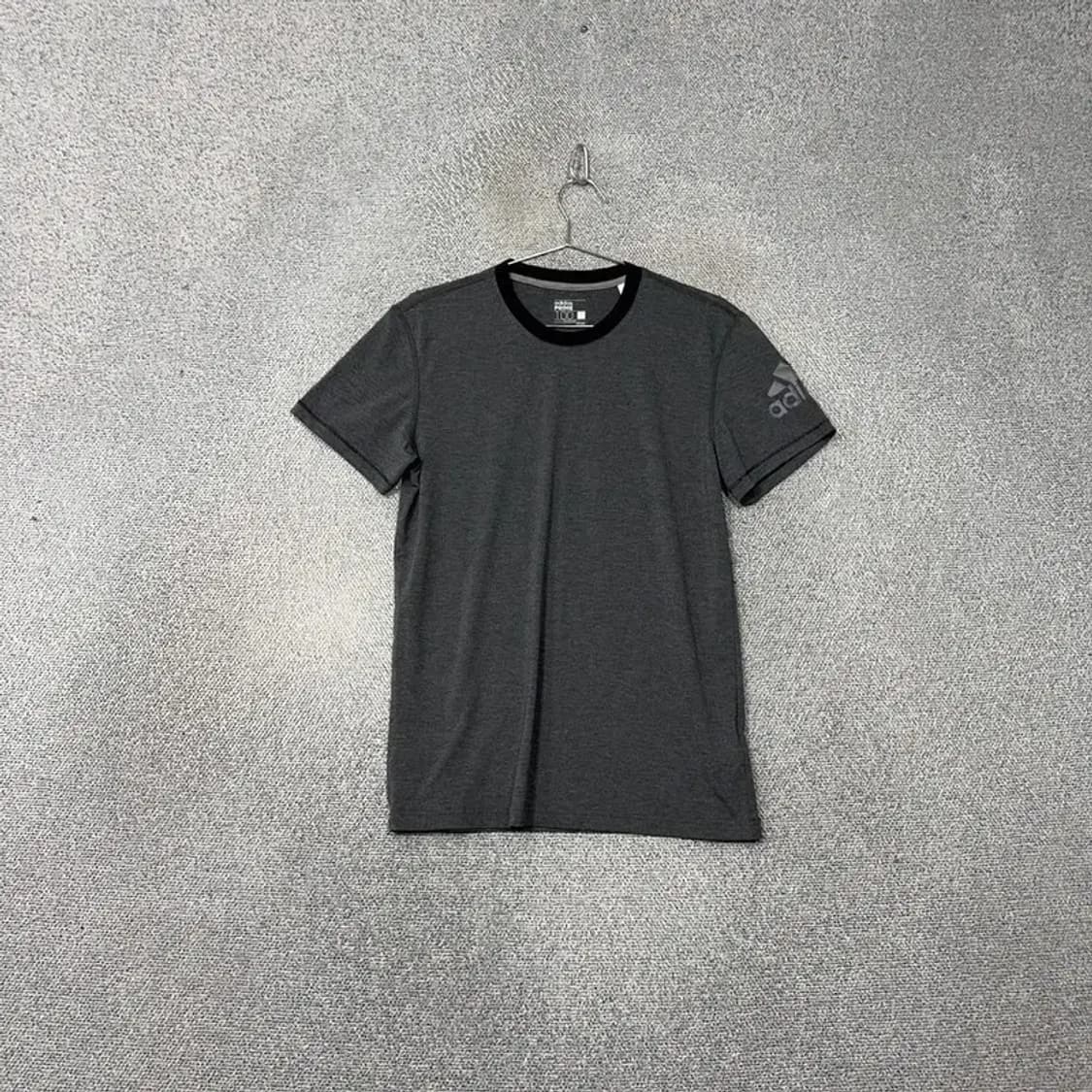 아디다스 그레이 로고 남성 운동 기능성 반팔티 100 상품이미지1