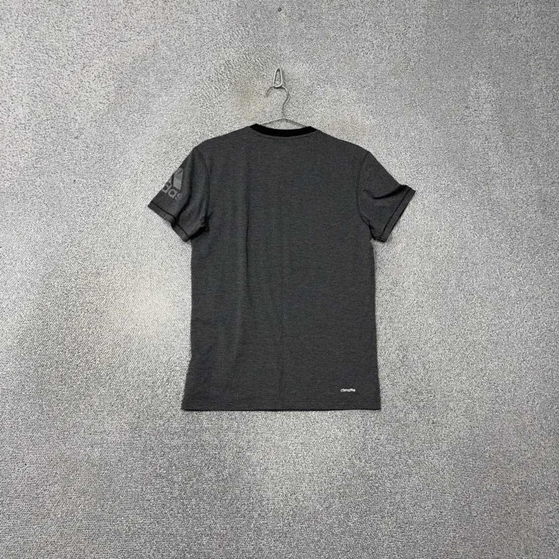 아디다스 그레이 로고 남성 운동 기능성 반팔티 100 상품이미지2